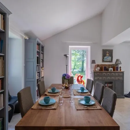 Entre Et Briere بيت للعطل